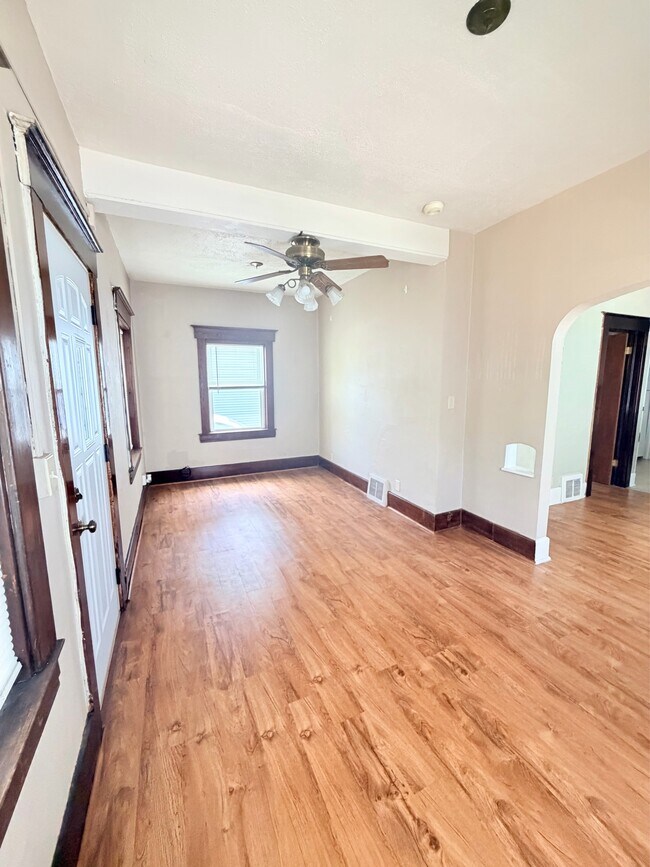 Building Photo - 428 S Clemens Ave