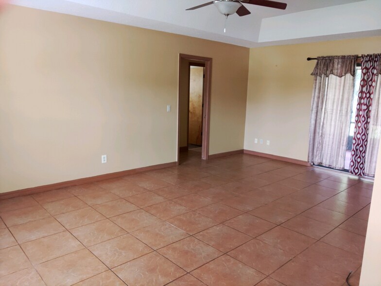 Building Photo - 1007 Matterhorn St