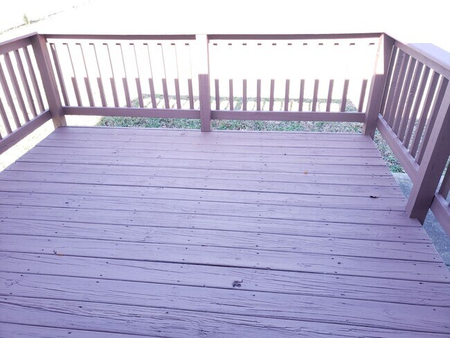 Building Photo - Coming in Jan! 3 Bed/2 Bath, Close to Post!