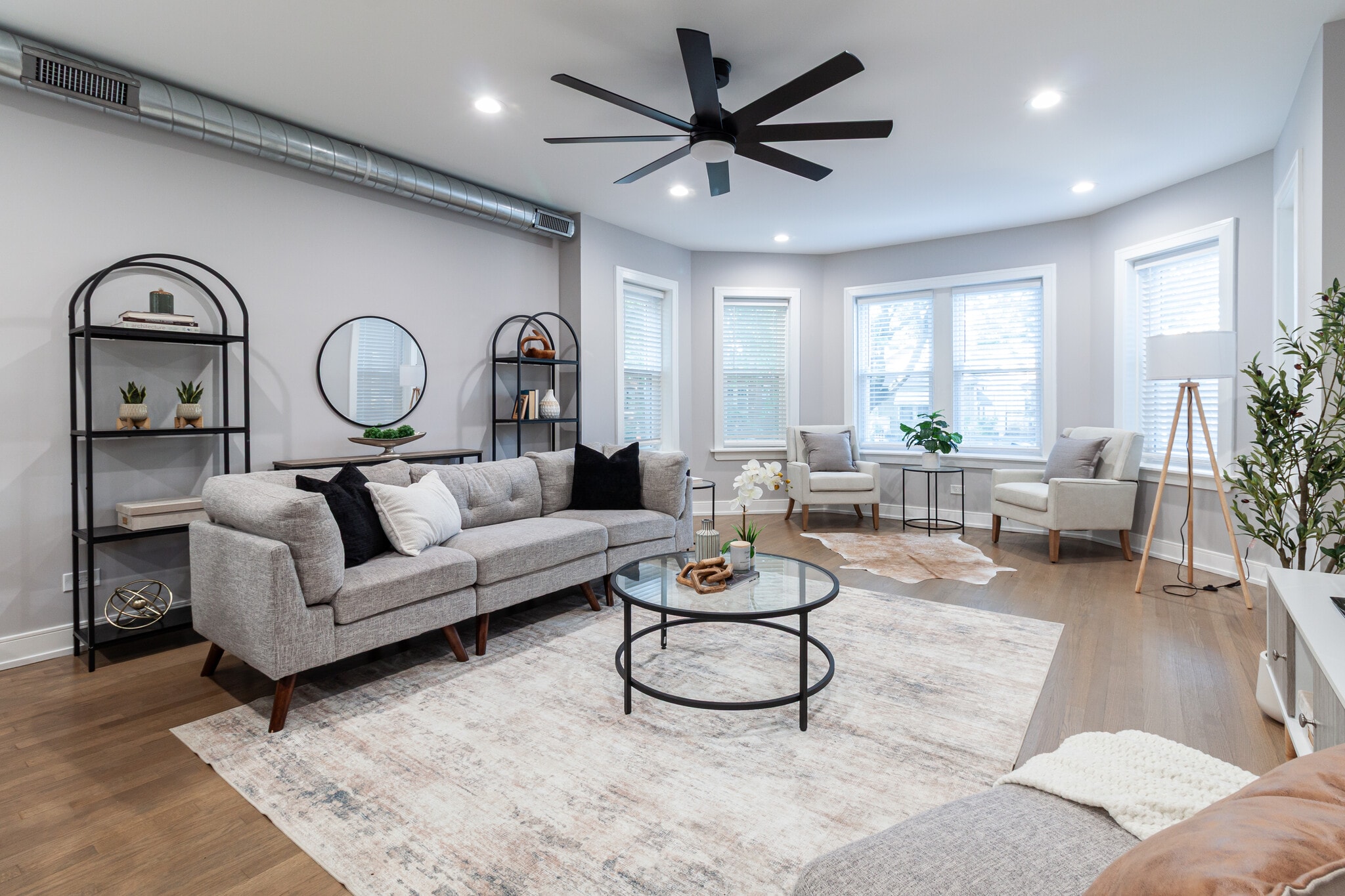 Building Photo - 2641 W Carmen Ave