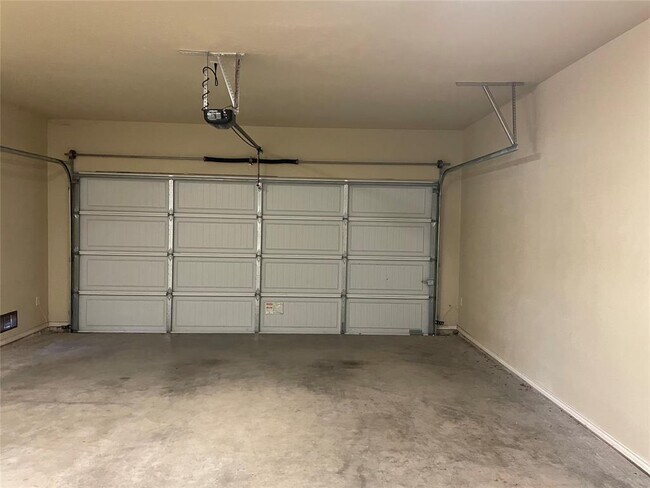 Building Photo - 366 Joanne Lp