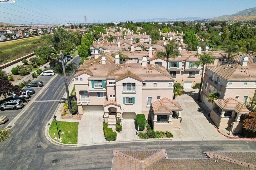 Building Photo - 385 Montecito Way