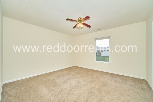 Building Photo - 127 Broadmoor Bend