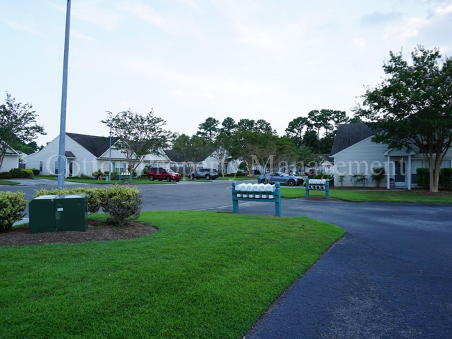 Building Photo - 2BR/2BA- Townhome in Wilmington near Monke...