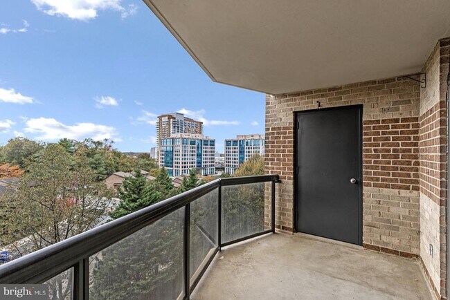 Building Photo - 8360 Greensboro Dr