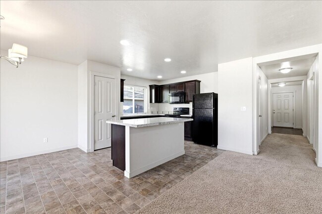 Building Photo - Single Level 3-bedroom 2-bathroom home in SW Boise