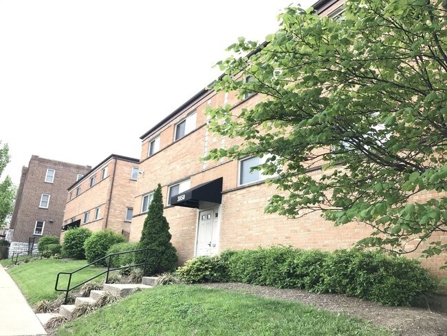 Building Photo - 3850 Park Ave