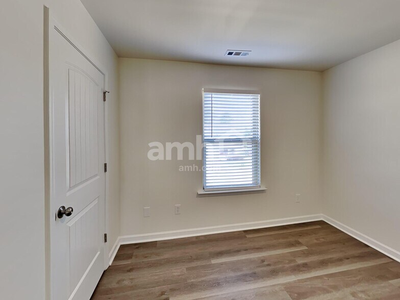 Building Photo - 392 Bandelier Cir