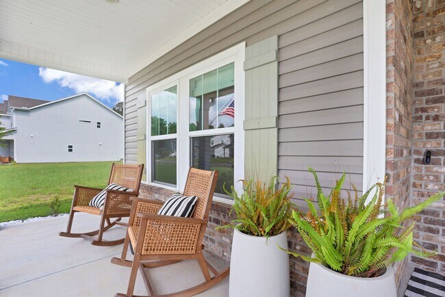 Building Photo - Spacious 4 bedroom 3 bath home with loft