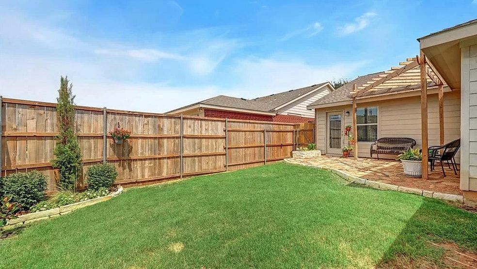 Building Photo - 9000 Eastwood Ave