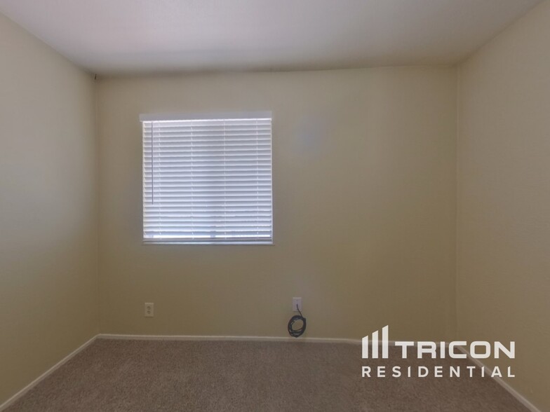 Building Photo - 831 Spoonbill Ln