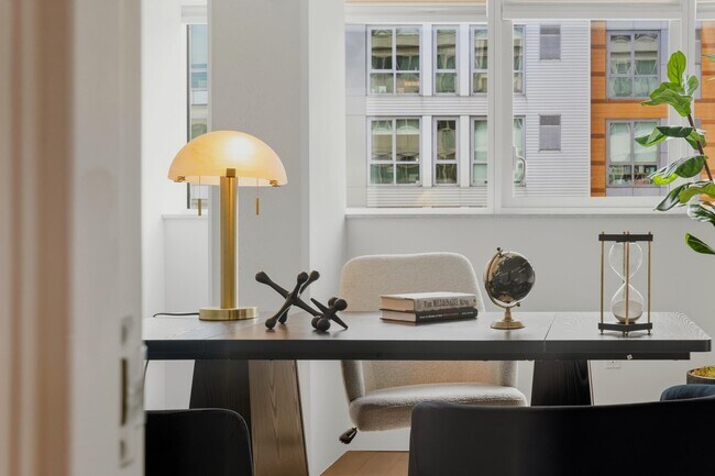 Building Photo - 800 AVENUE AT Port