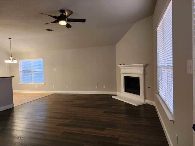 Building Photo - 2827 Saddlebred Trail