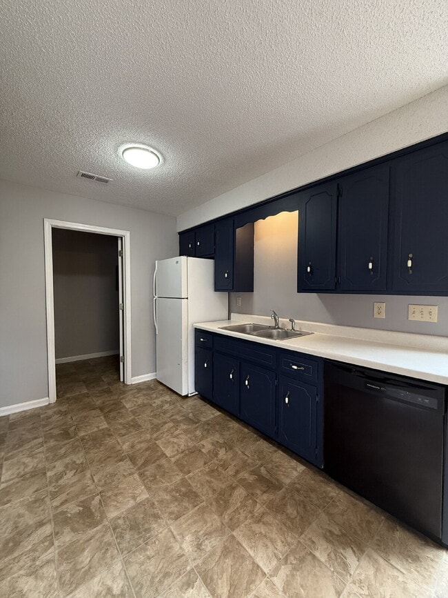 Building Photo - 3864 Northeast Dr