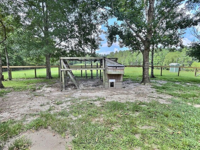 Building Photo - 3 BD Home with 30 x 40 Shop with Four 10 x 12 Attached Stalls