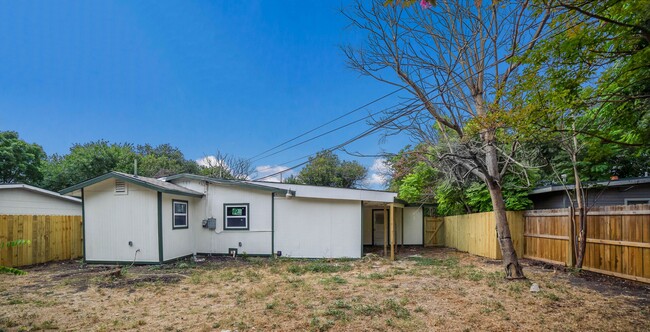 Building Photo - 127 Antrim Dr