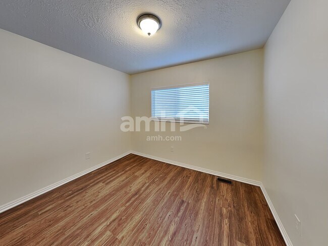 Building Photo - 2552 W 1500 N