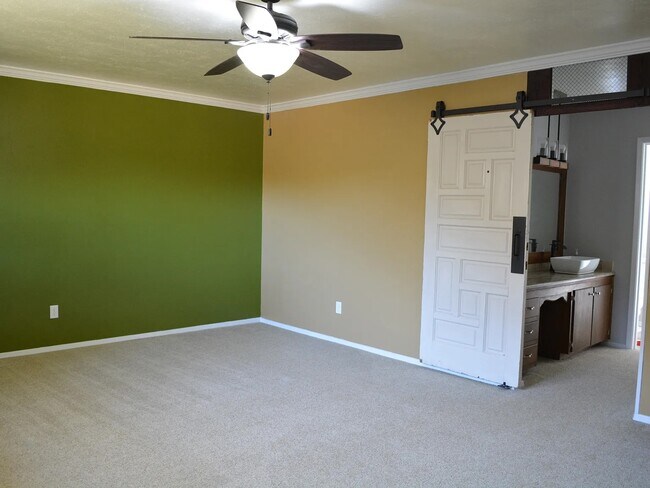 Building Photo - 1821 E Cedar Elm Dr
