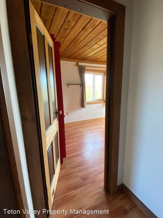 Building Photo - 2 br, 1 bath House - 5135 N 410 W Lower Unit