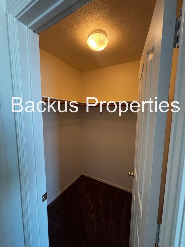 Building Photo - Wonderful two bedroom home close to Constitution shopping center