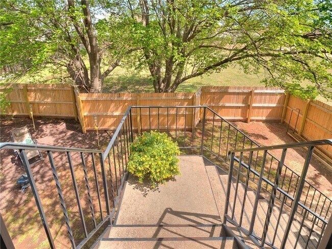 Building Photo - 1533 Glenbrook Dr