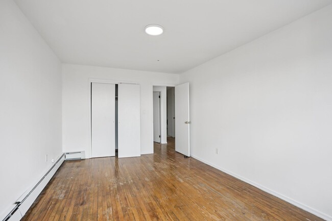 Building Photo - 342 Ogden Ave.