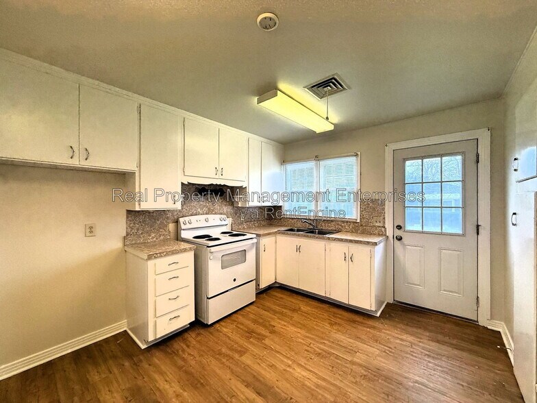 Building Photo - 3132 NW 50th St