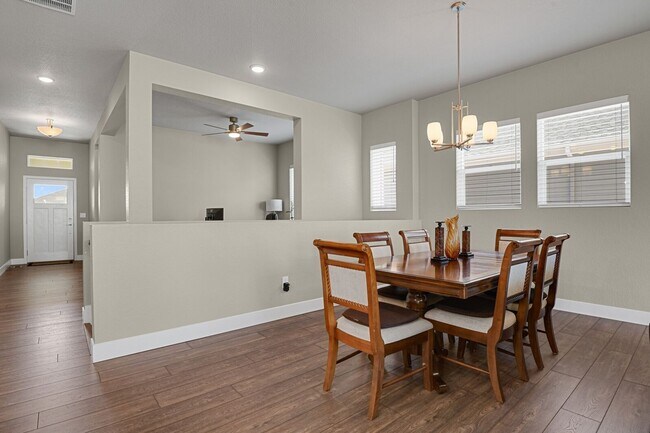 Building Photo - Single Family w/ Elegance