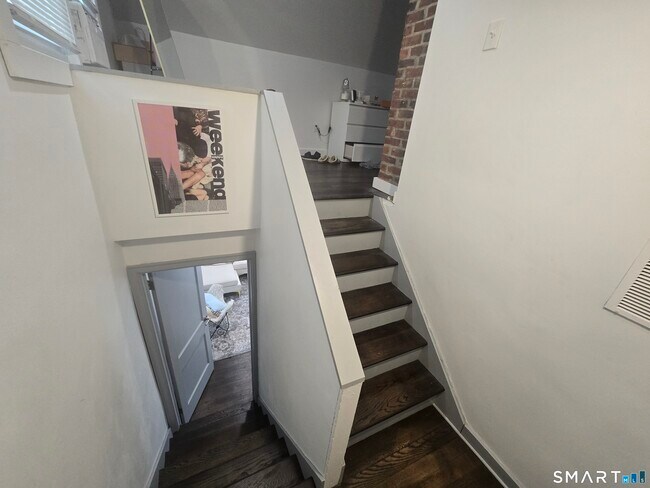 Building Photo - 275 Burnsford Ave