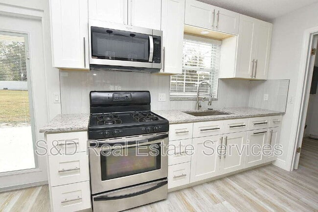 Building Photo - 4208 Ridge Rd