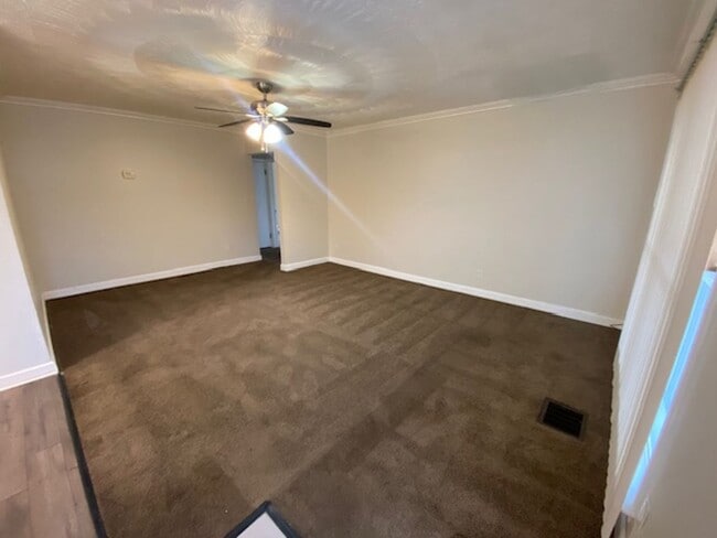 Building Photo - One-Floor 3BR Ranch + Screened Porch + Oversized Garage Space!