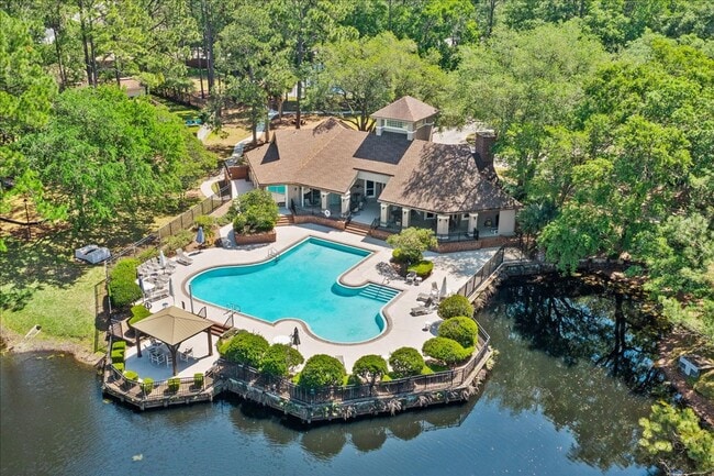 Building Photo - Beautiful Pool Home in highly desired Osprey Pointe!