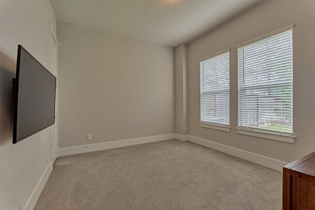 Building Photo - 62 Dobbs View Ln