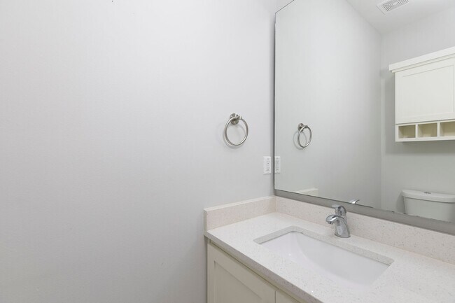 Building Photo - 1822 Sunset Dr