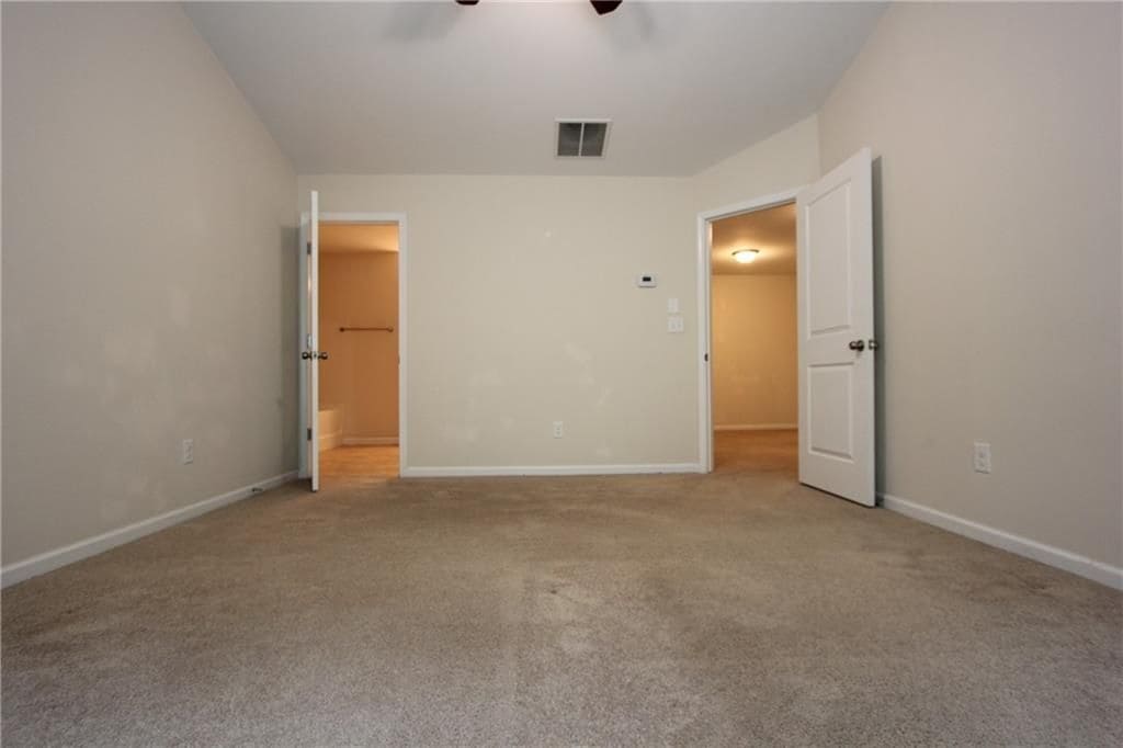 Building Photo - 2132 Greencrest Cir