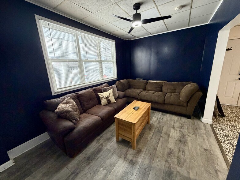 Building Photo - 1728 Ash St