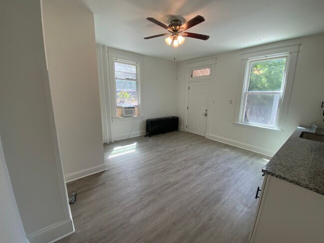 Building Photo - 2314 Victor St