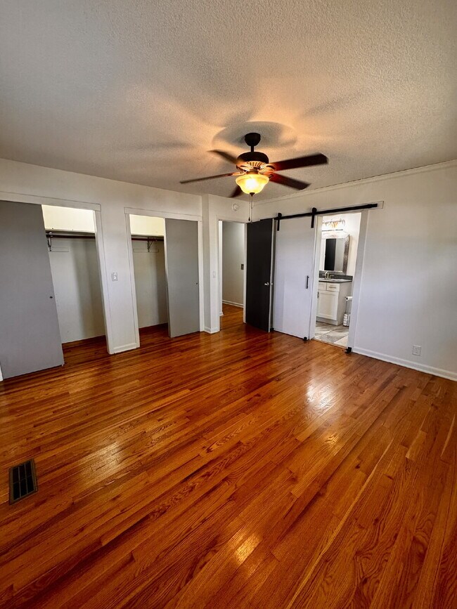 Building Photo - 922 S 15th St