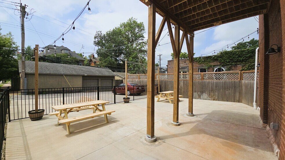 Building Photo - 3500 Magnolia Ave