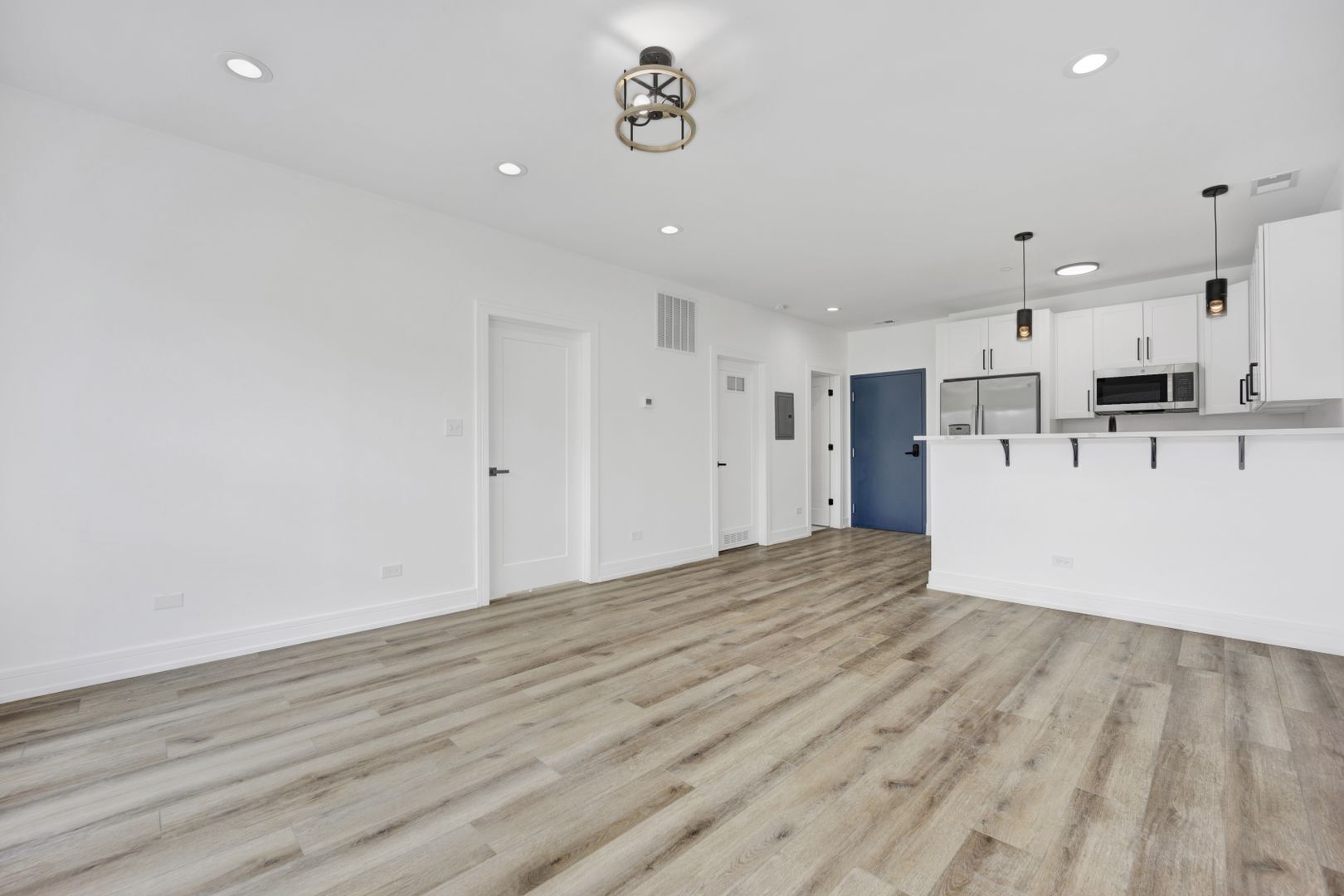 Building Photo - 4350 W Lawrence Ave