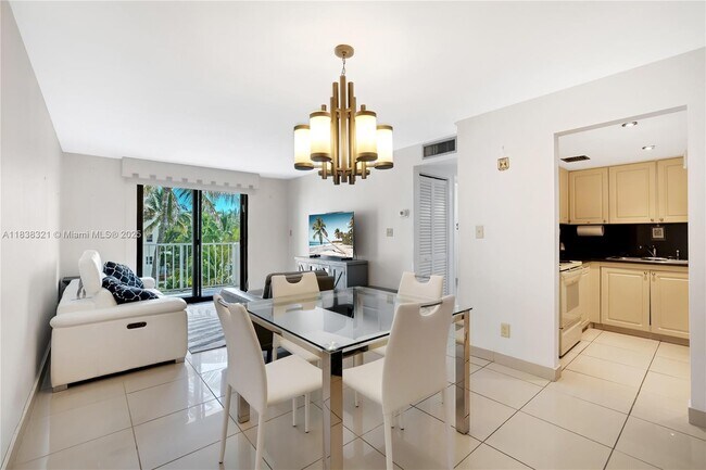 Primary Photo - 4301 Collins Ave