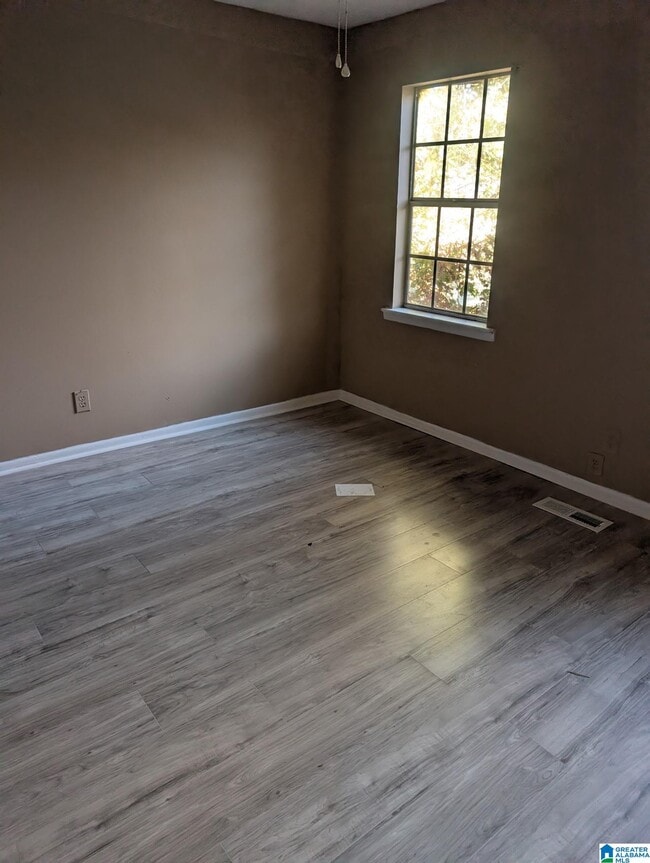 Building Photo - 11 Hammonds Dr