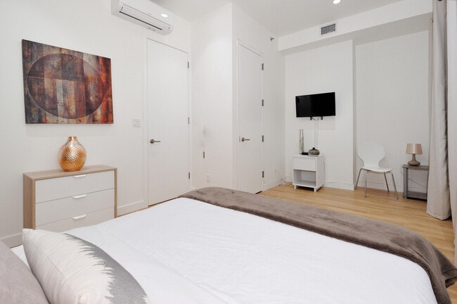 Building Photo - 353 W 46th St