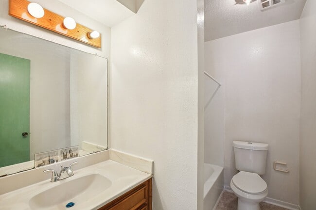 Building Photo - 8379 La Roche Ln