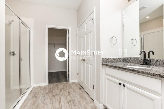 Building Photo - 3 Bedroom Pet-Friendly Home in GRAND ISLAND, FL with Main Street Renewal