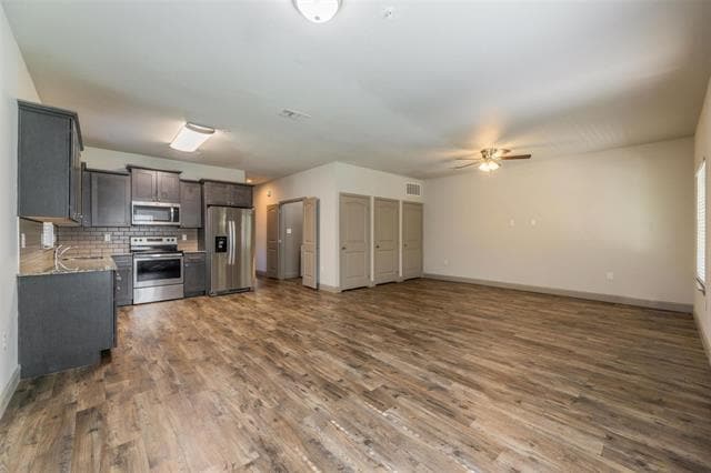 Building Photo - 511 E Akard St