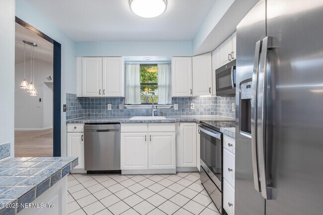 Building Photo - 4765 Marsh Hammock Dr W