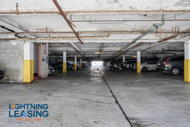 Building Photo - 13910 Sayre St