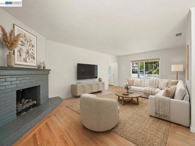 Building Photo - 72 Orchard Ct