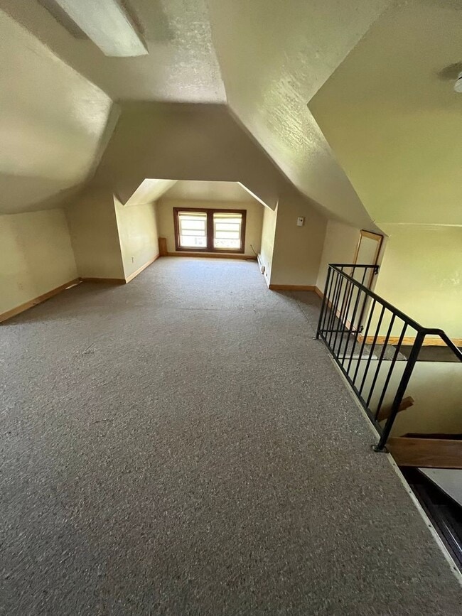 Building Photo - 2521 Iowa St